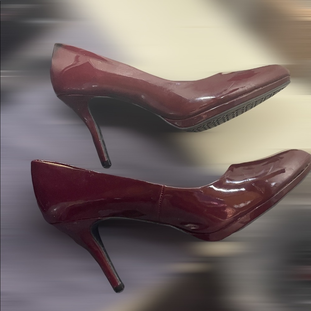 👠👠Chíc Maroon Patent Leather Pumps